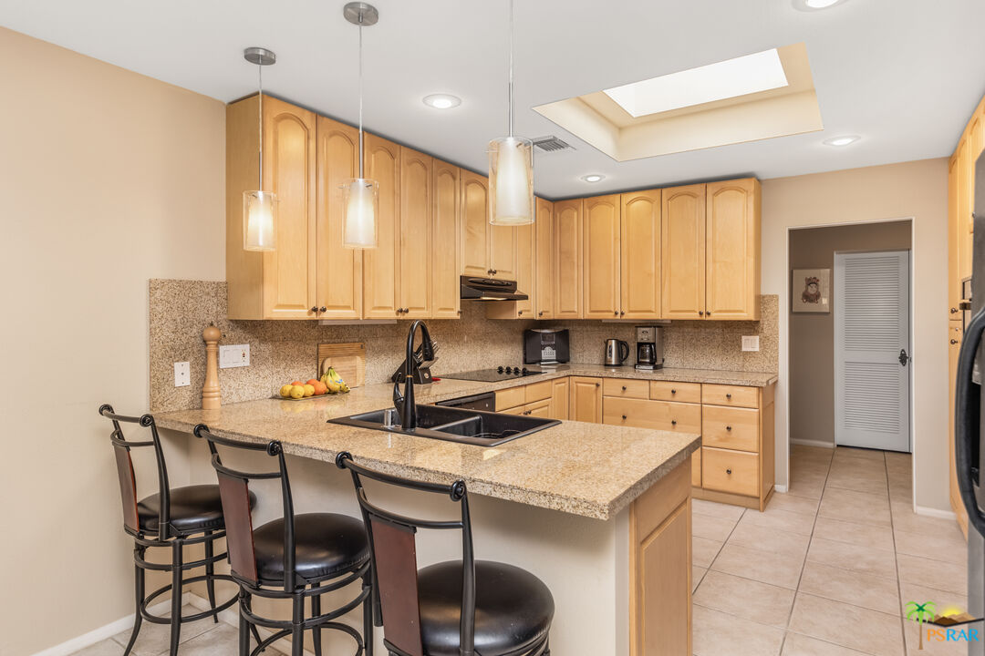 Image 20 for 21   CORNELL DR