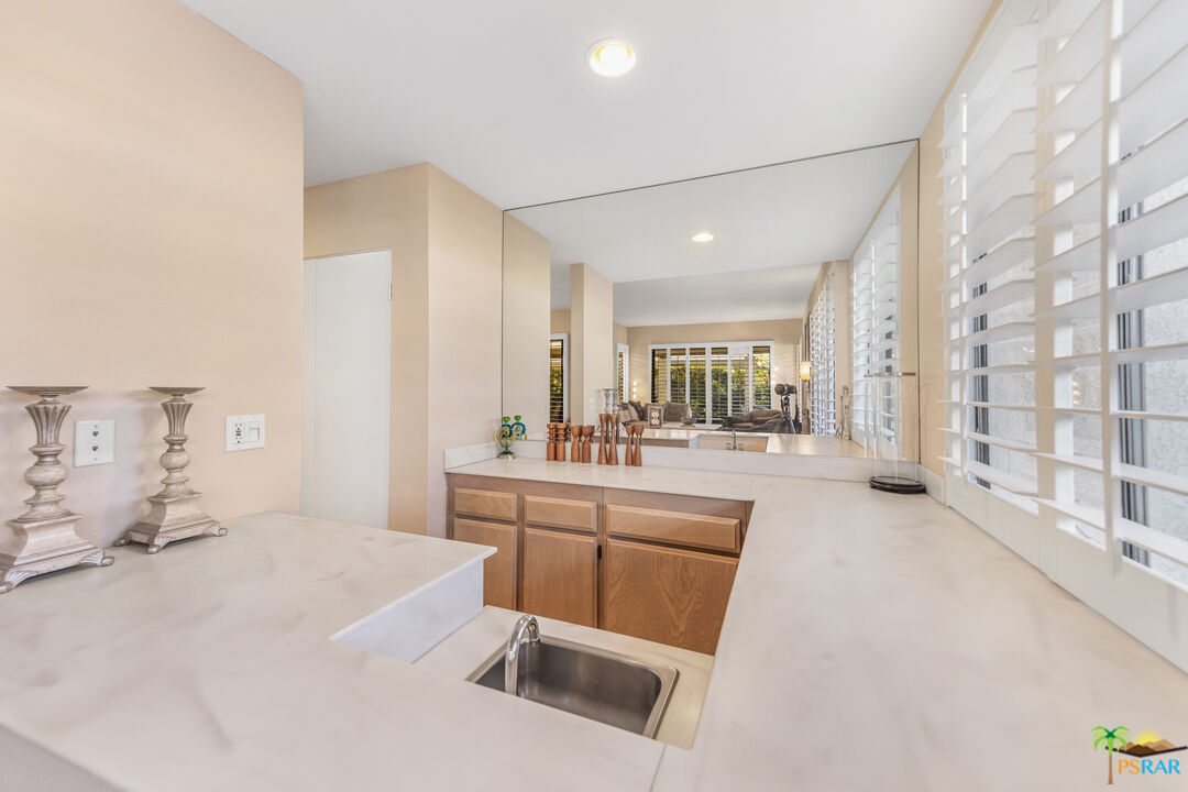 Image 11 for 21   CORNELL DR