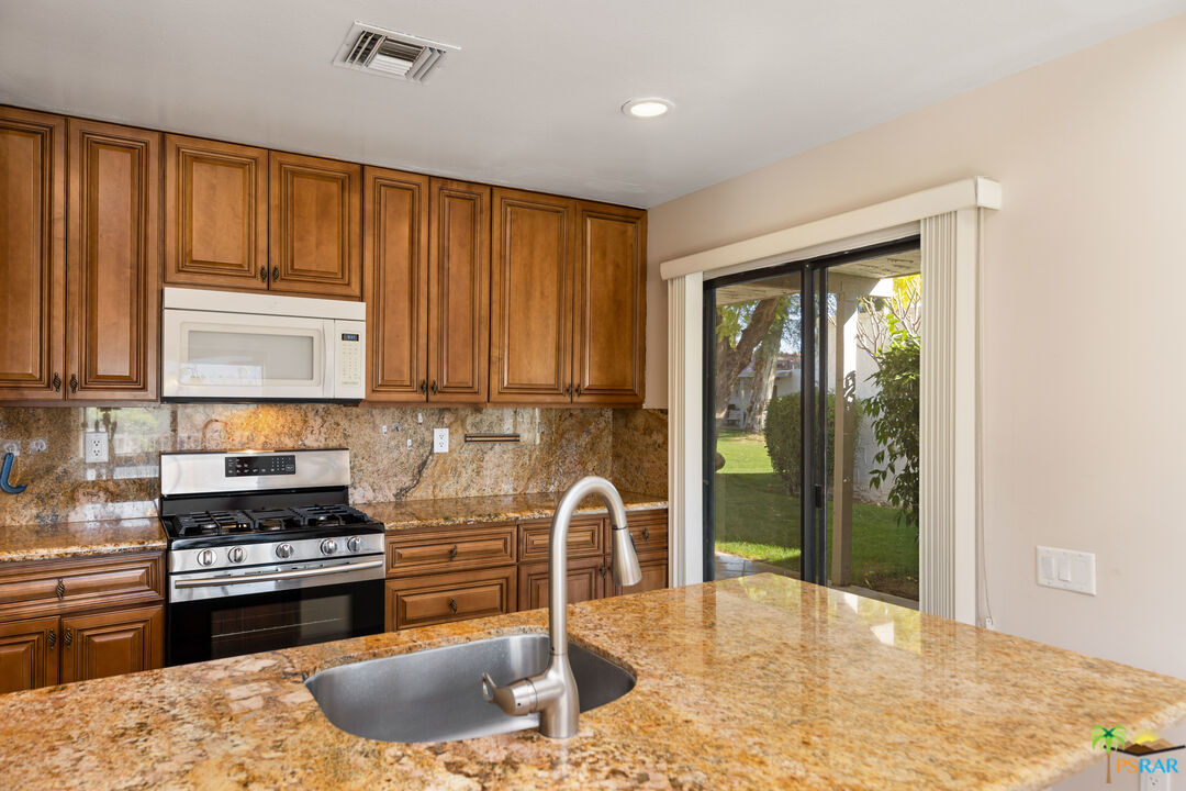 Image 2 for 2134 S SUNSHINE CIR