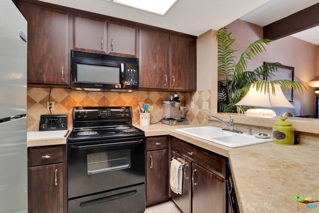 Image 12 for 73422 IRONTREE DR