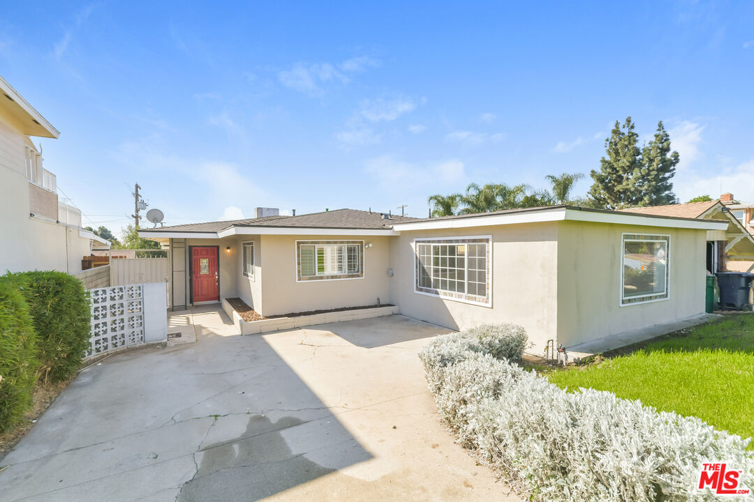 1110 W 127Th ST Los Angeles, California Fantastic 4 bedroom home in sought after Los Angeles location. Enjoy preparing meals in this impressive kitchen equipped with ample cabinets, a breakfast bar and generous counter space. Flow into the living room featuring a cozy fireplace, perfect for entertaining. The primary bedroom features a private bathroom. Entertain on the covered back patio, perfect for barbecues. Don't wait! Make this beautiful home yours today.
