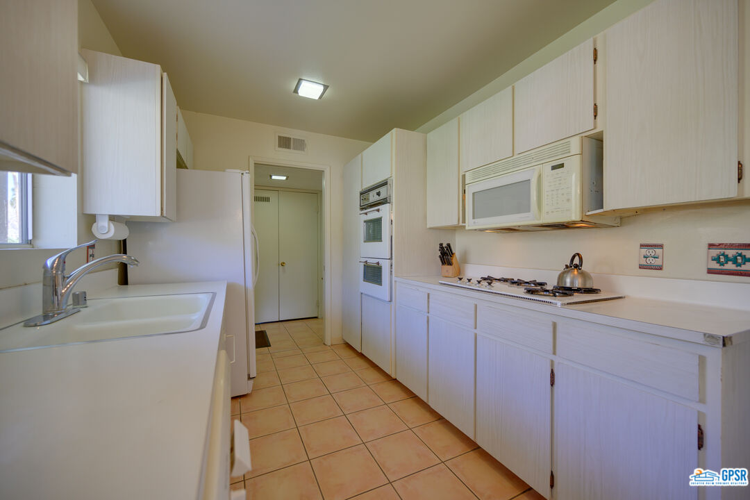 Image 18 for 2300 PALM CANYON DR #31