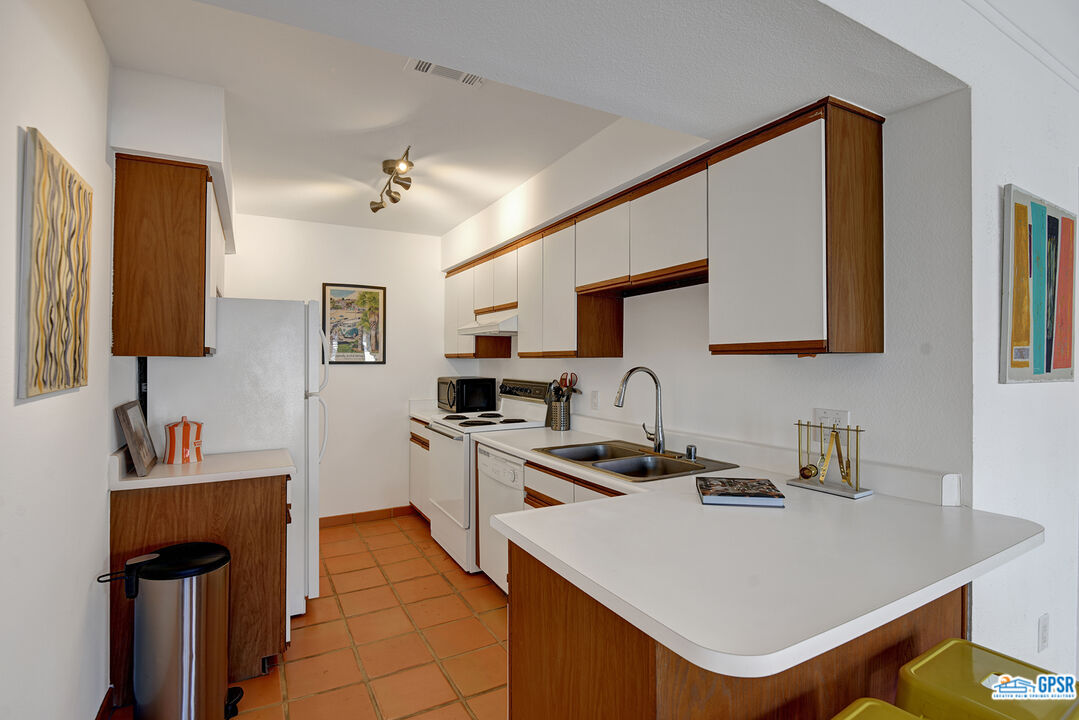 Image 8 for 1150 AMADO RD #8B2
