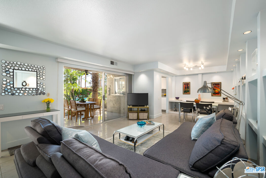 Image 4 for 747 RIVERSIDE DR #3