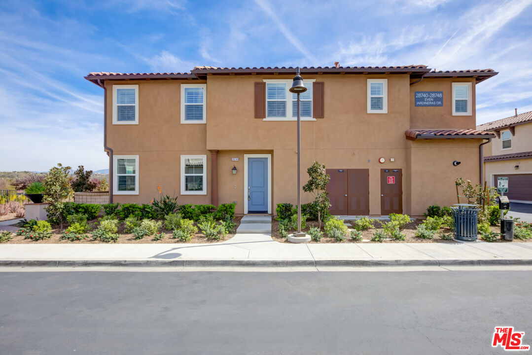 28748 Jardineras DR Santa Clarita, California Built in 2018, this Valencia two-story home offers granite countertops, and a two-car garage. This home has been virtually staged to show its potential.