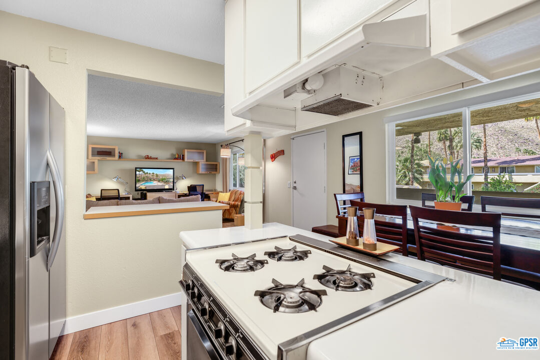 Image 9 for 1950 PALM CANYON DR #139