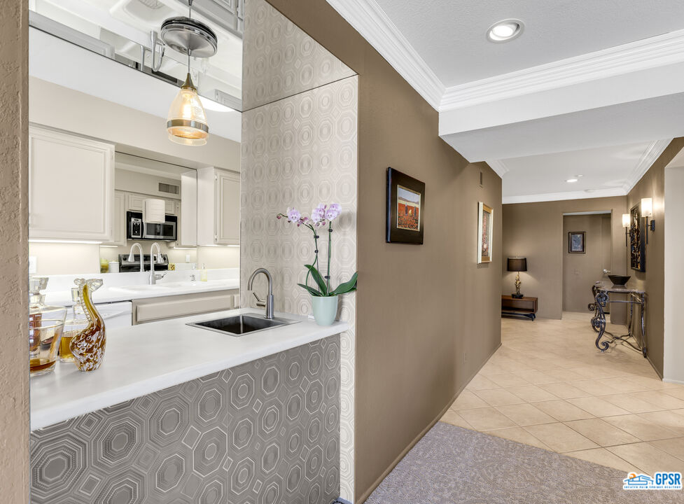 Image 18 for 1630 LA REINA WAY #2B