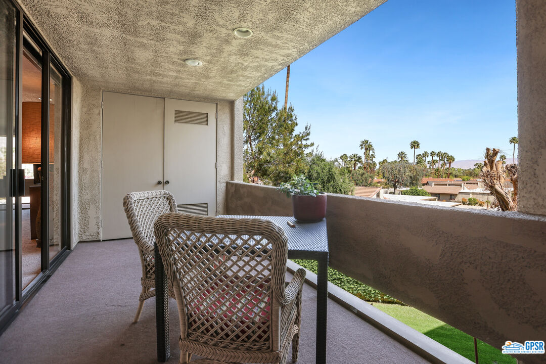 Image 31 for 1630 LA REINA WAY #2B