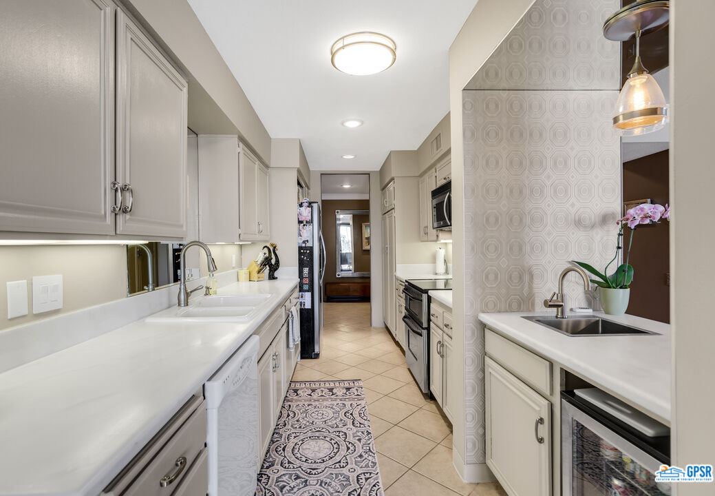Image 19 for 1630 LA REINA WAY #2B