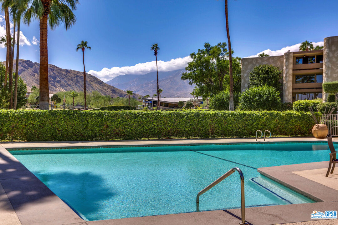 Image 39 for 1630 LA REINA WAY #2B
