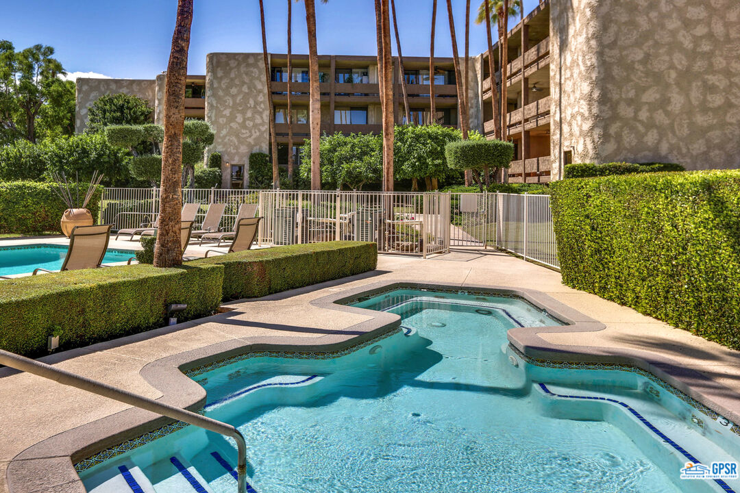 Image 40 for 1630 LA REINA WAY #2B