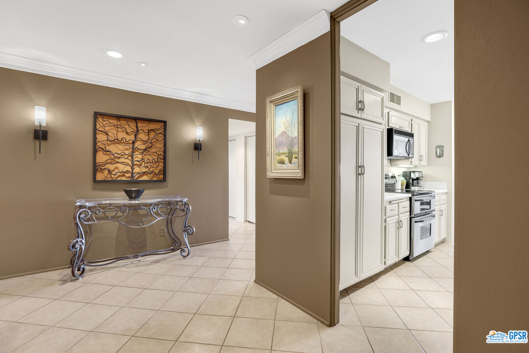 Image 8 for 1630 LA REINA WAY #2B