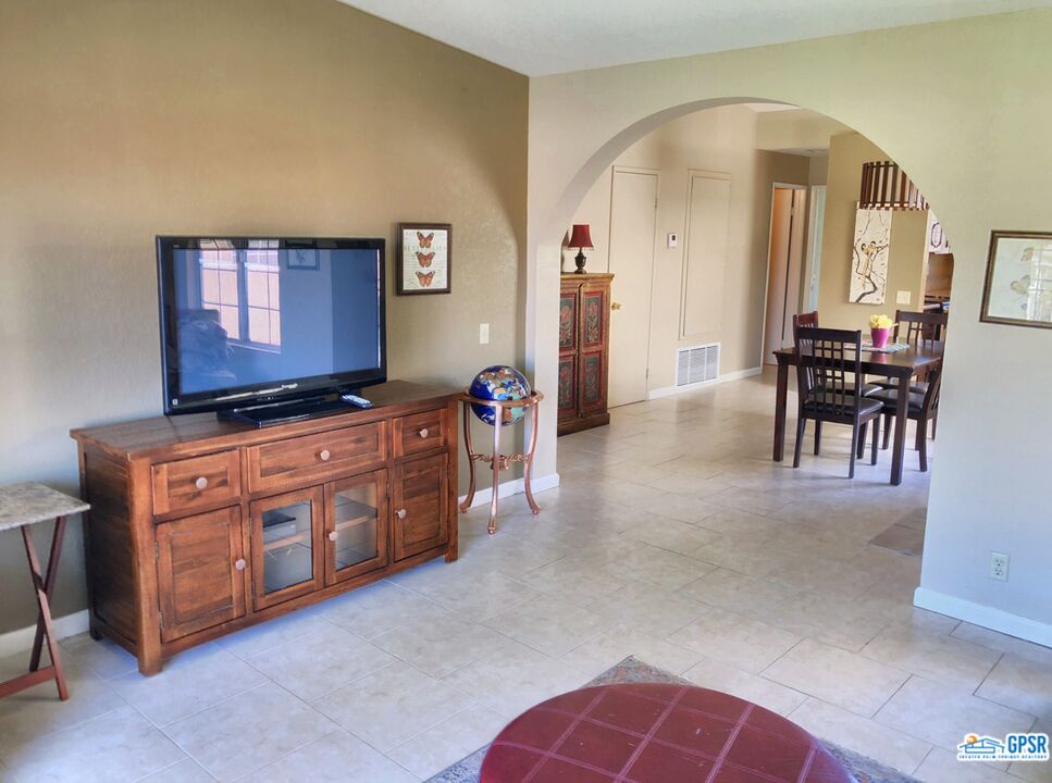 Image 2 for 2701 MESQUITE AVE #Z134