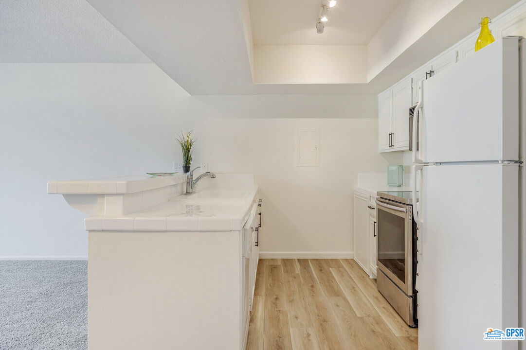 Image 6 for 1655 PALM CANYON DR #318