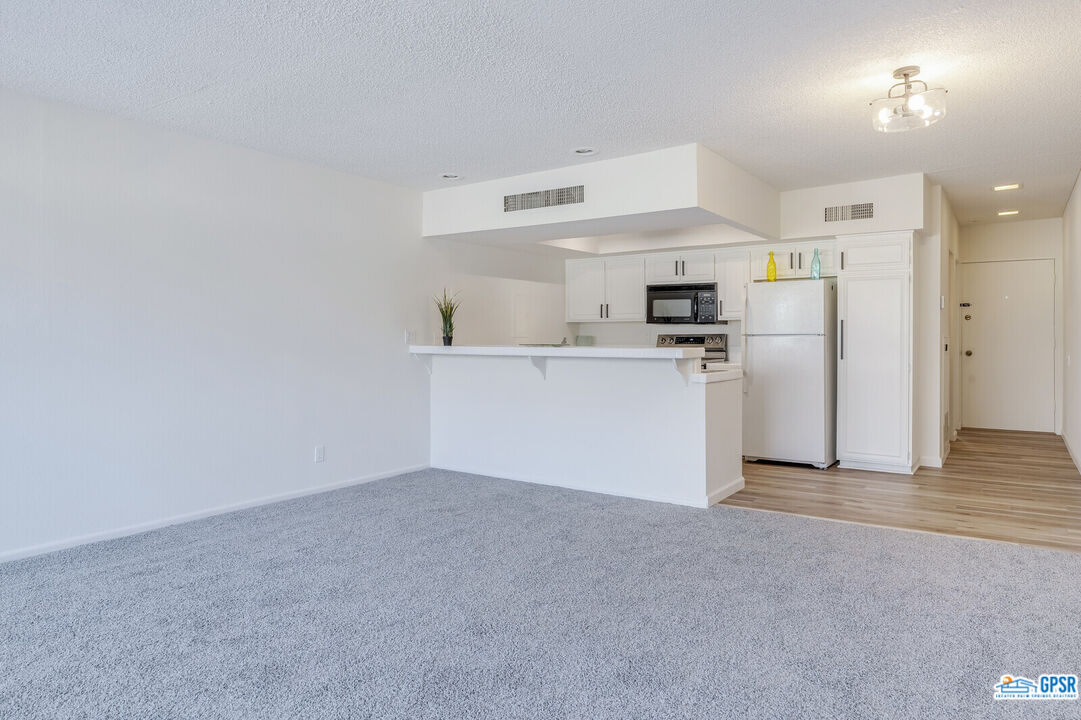 Image 4 for 1655 PALM CANYON DR #318