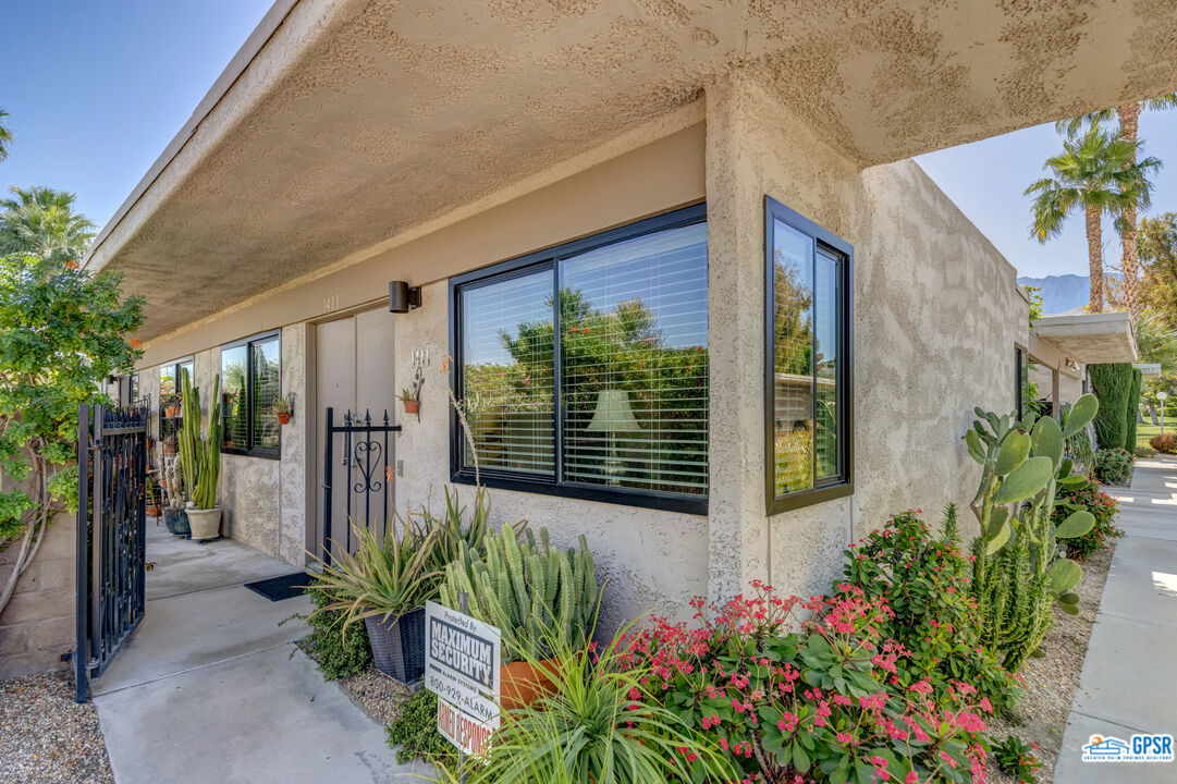 Image 2 for 1411 N CERRITOS RD