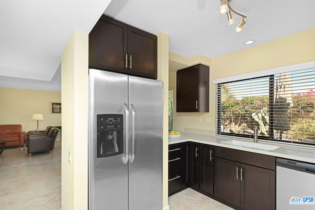 Image 3 for 1411 N CERRITOS RD