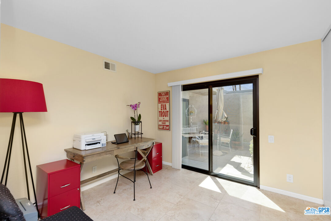 Image 10 for 1411 N CERRITOS RD