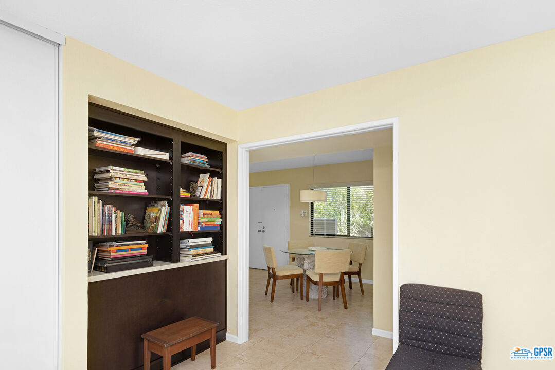 Image 11 for 1411 N CERRITOS RD