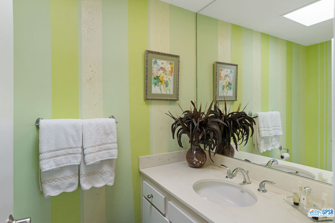Image 20 for 2455  S MADRONA DR