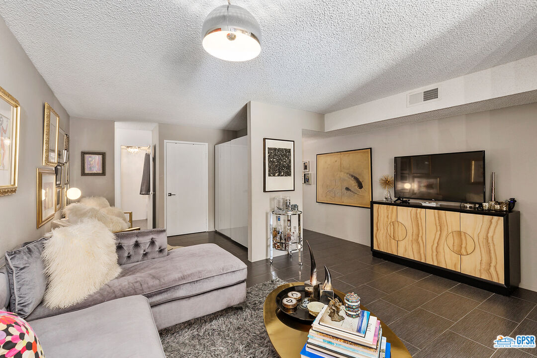 Image 10 for 5300 WAVERLY DR #J4