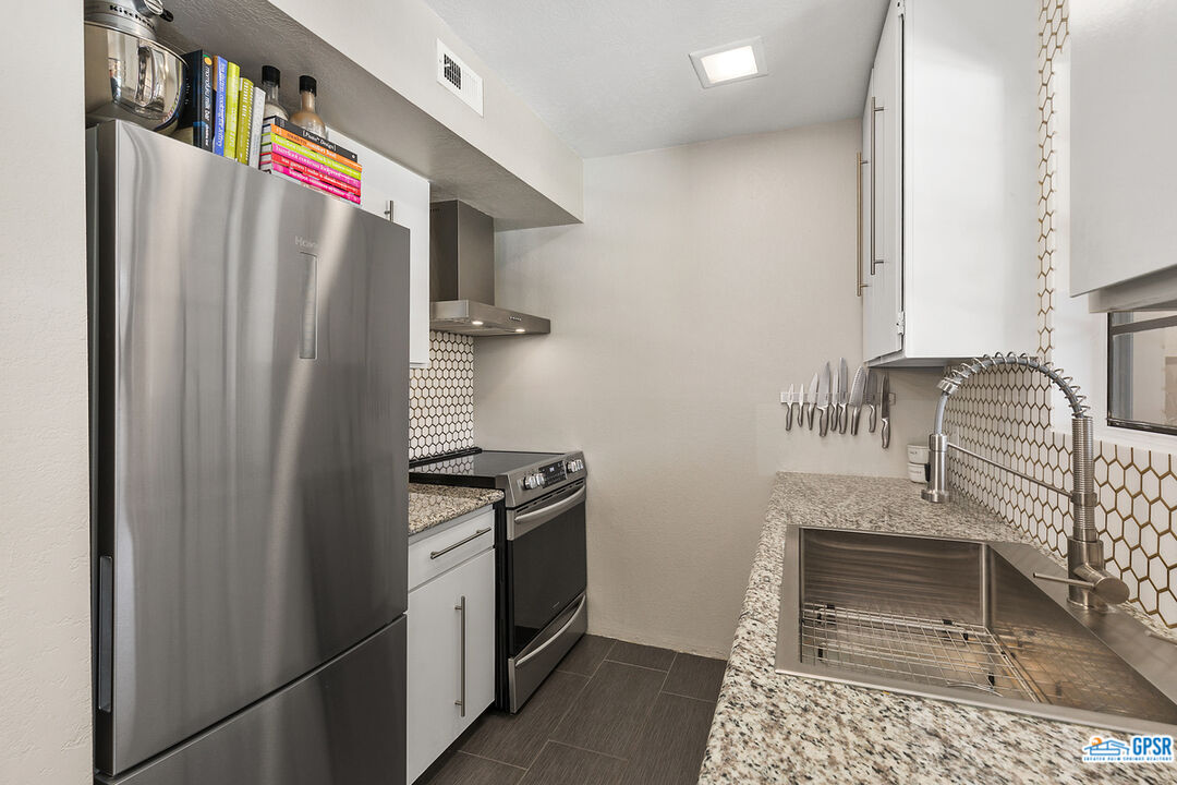 Image 6 for 5300 WAVERLY DR #J4