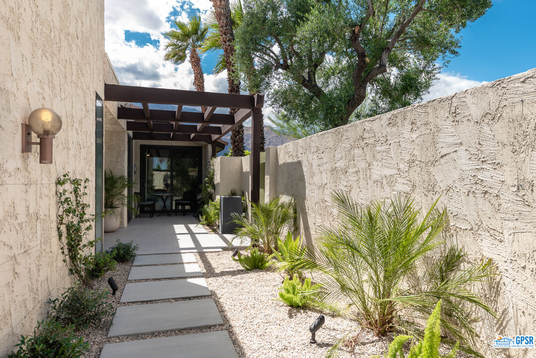 Image 22 for 1471 E AMADO RD