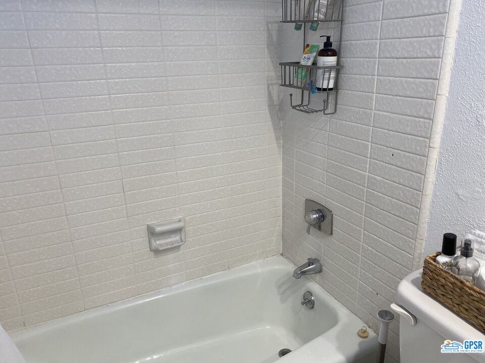 Image 21 for 2520 LINDEN WAY #A