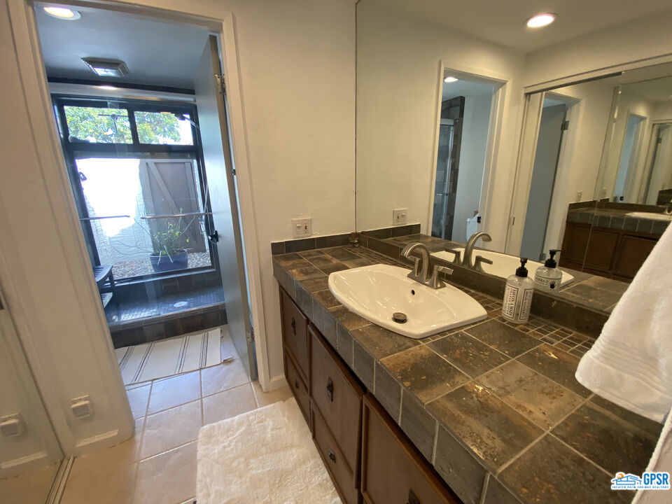 Image 16 for 2520 LINDEN WAY #A