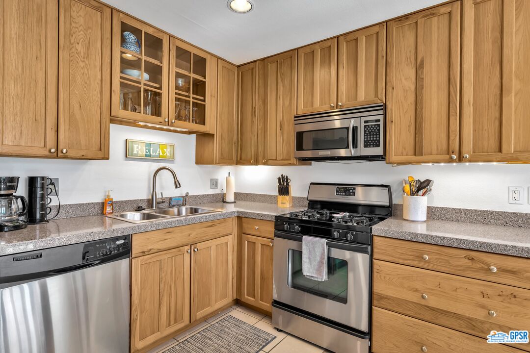 Image 9 for 1950 PALM CANYON DR #120