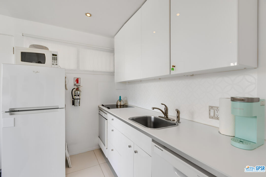 Image 4 for 1111 PALM CANYON DR #121