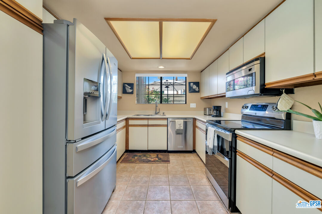 Image 11 for 505 FARRELL DR #C15