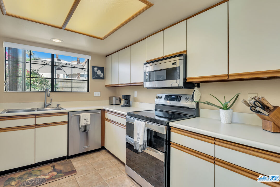 Image 12 for 505 FARRELL DR #C15