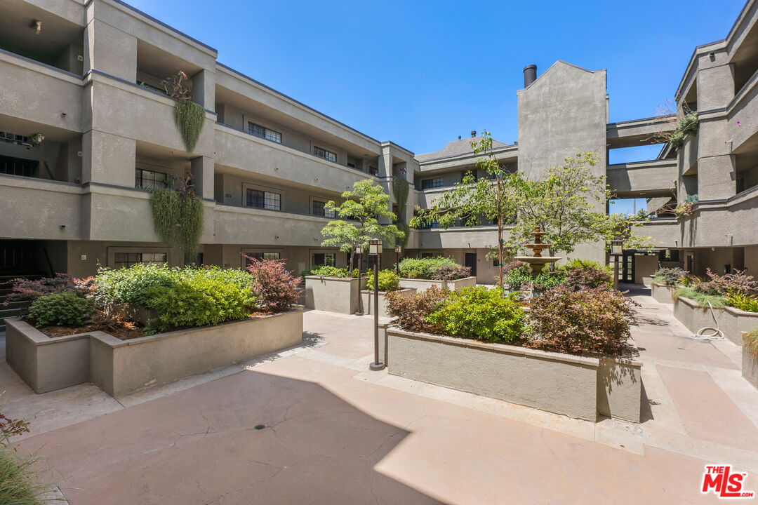 Thumbnail for 818 S MARENGO AVE #104