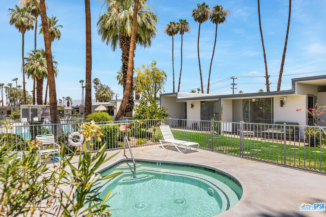 Image 18 for 45301 DEEP CANYON RD #8
