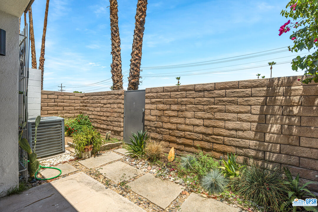Image 11 for 45301 DEEP CANYON RD #8