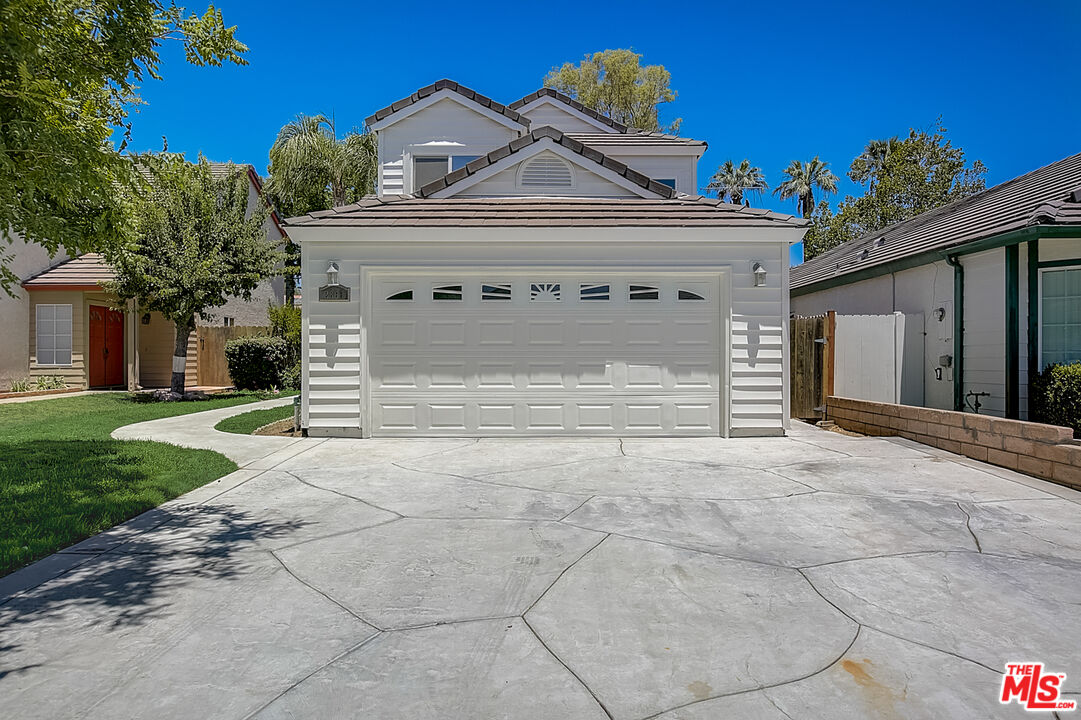 2865 Thicket PL Simi Valley, California This Simi Valley two-story home offers granite countertops, and a two-car garage.