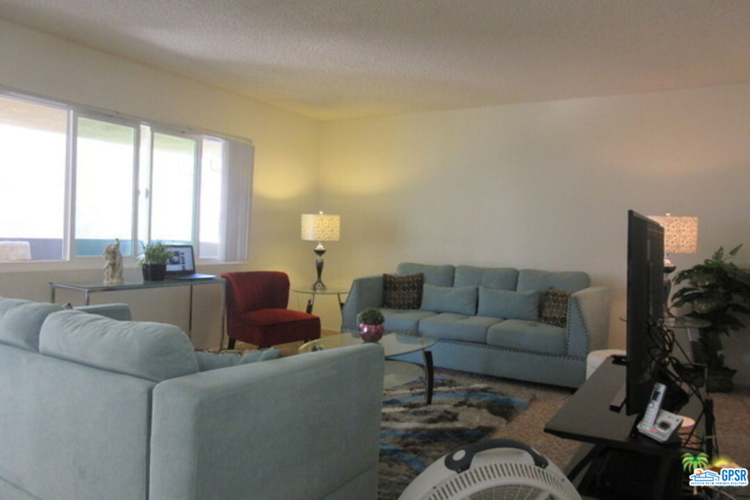 Image 7 for 1950 PALM CANYON DR #137