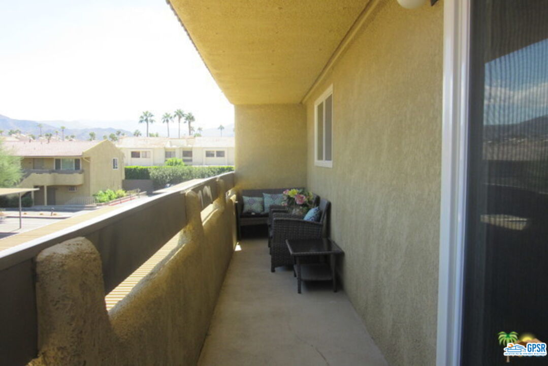 Image 4 for 1950 PALM CANYON DR #137