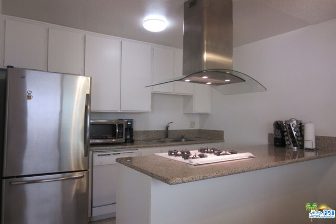 Image 9 for 1950 PALM CANYON DR #137