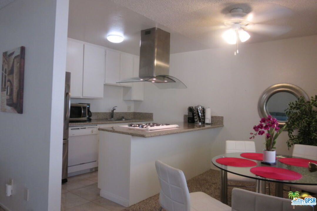 Image 11 for 1950 PALM CANYON DR #137