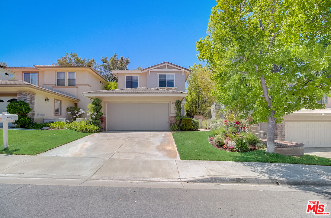 23538 Silverhawk PL Valencia, California Welcome to this gorgeous neighborhood! Terrific 4 bedroom and 3 bath home with a 2 car garage. Fully equipped eat-in kitchen includes updated counters, stylish tile back-splash, stainless steel appliances white cabinets, and breakfast bar. Flow into the living room featuring a cozy fireplace, perfect for entertaining. Primary bathroom features a separate tub and shower, dual sinks. Lush green landscape surrounds this beautiful house. Don't miss this incredible opportunity.. This home has been virtually staged to illustrate its potential.