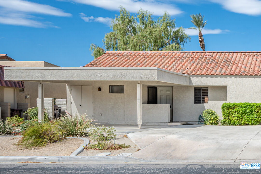 Image 2 for 40513 Bay Hill Way