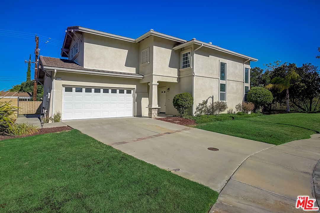 1677 River Wood Ct Simi Valley, California Your dream home is waiting just for you in Simi Valley! This stunning 3 bedroom and 2.5 bath home with a 2 car garage is ready for you! You'll enjoy preparing meals in the gorgeous kitchen with sleek counters, tiled backsplash, sleek stainless steel appliances, and beautiful spacious cabinetry. Picture evenings by the fireplace and mornings having coffee out on the patio in the backyard. Relax in your primary suite, complete with a walk-in closet, and an en-suite bathroom. Then take a moment with your favorite drink in the fenced in backyard with a patio, an in-ground pool with spa, and great opportunity for adding personal touches. Hurry, this won't last long! This home has been Virtually Staged to illustrate its potential.