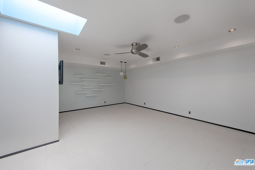 Image 6 for 5301 Waverly Dr #166