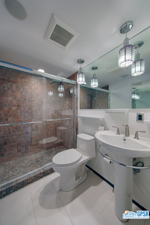Image 11 for 5301 Waverly Dr #166