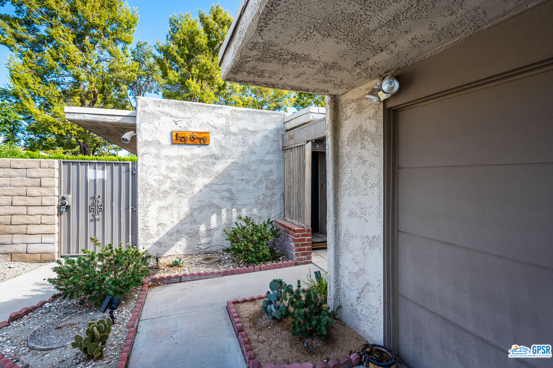 Image 2 for 1960 E Sandalwood Dr