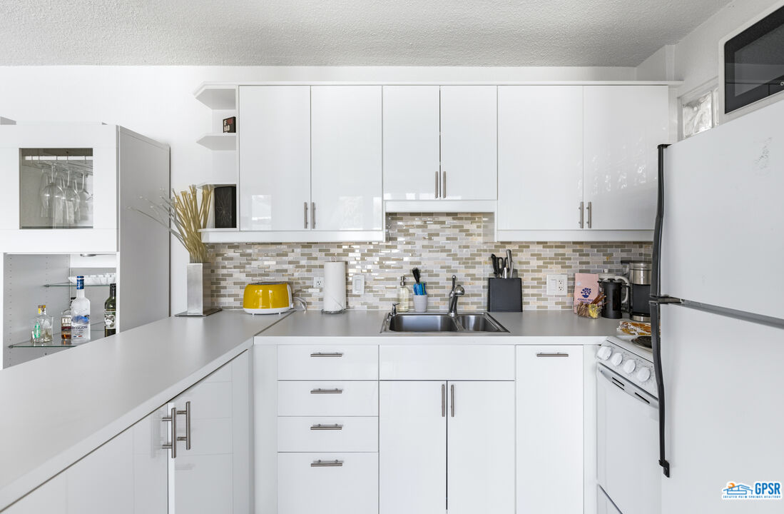 Image 9 for 1111 Palm Canyon Dr #107