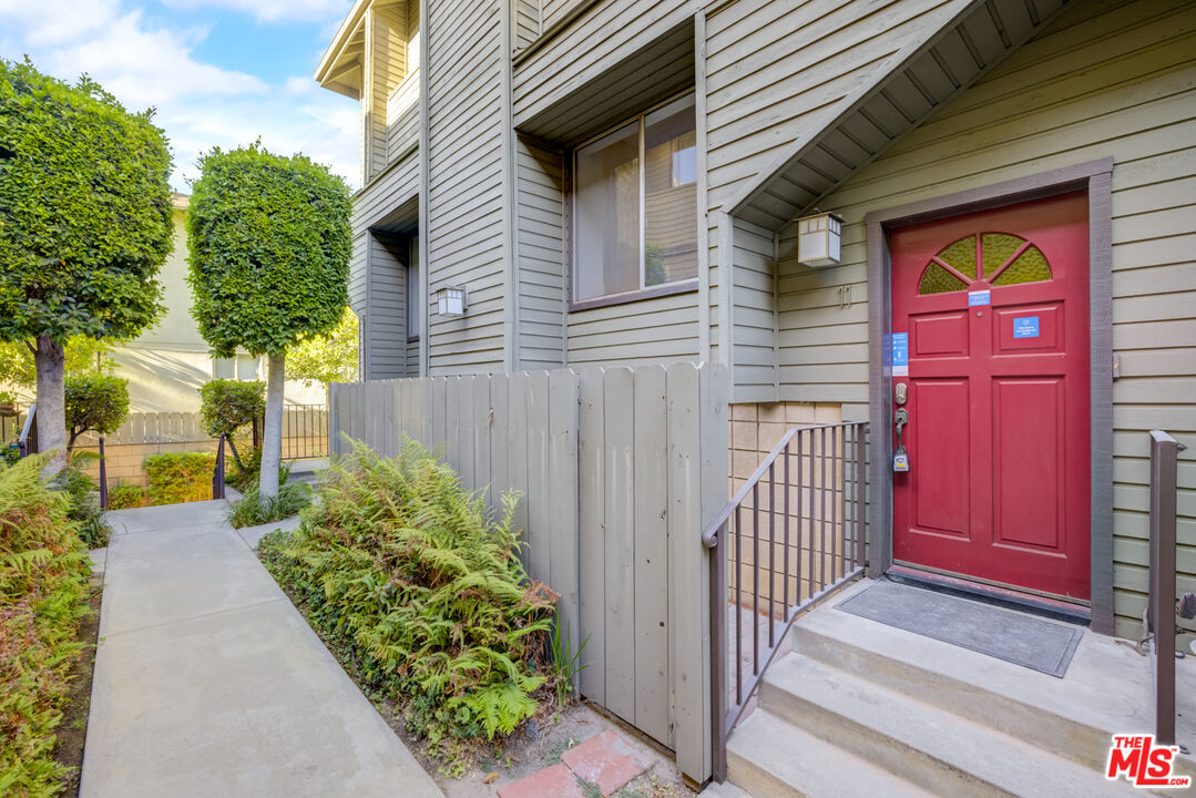 Thumbnail for 283 S Hudson Ave #11