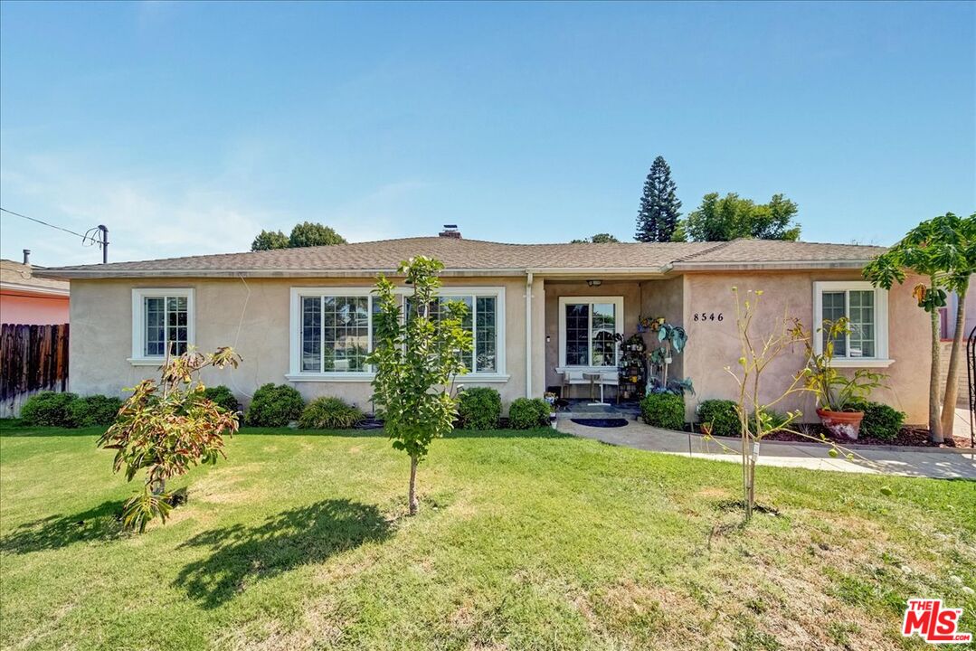 8546 Woodley Ave, North Hills, CA 91343